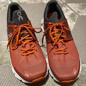 LIKE NEW On Running Shoes (Mens)